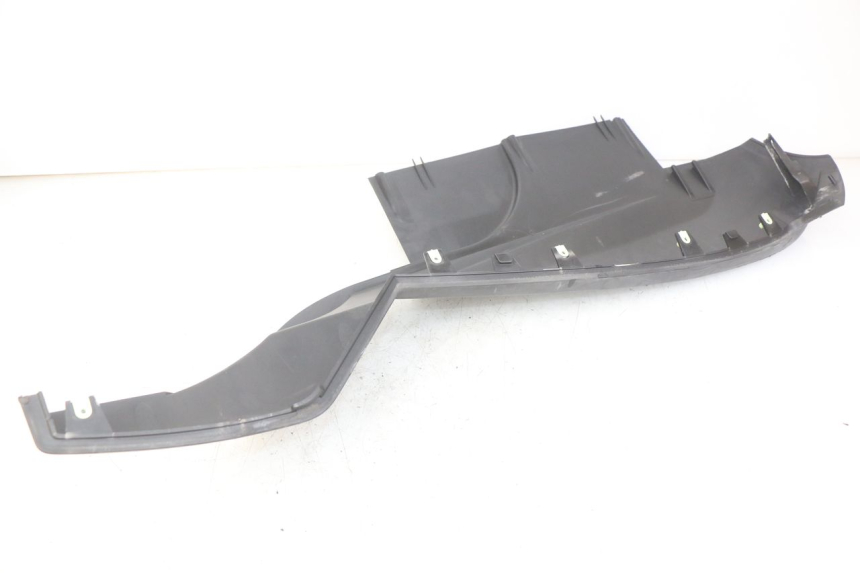 photo de RIGHT LOWER SIDE PANEL PEUGEOT SATELIS 125 (2006 - 2009) - Zoom on usage condition