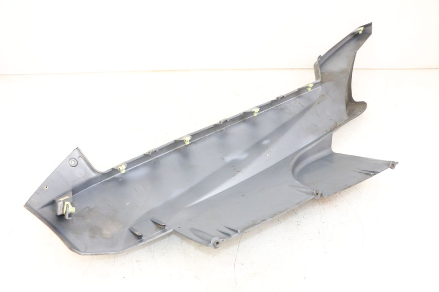 photo de RIGHT LOWER SIDE PANEL PEUGEOT SATELIS 125 (2006 - 2009) - Zoom on usage condition