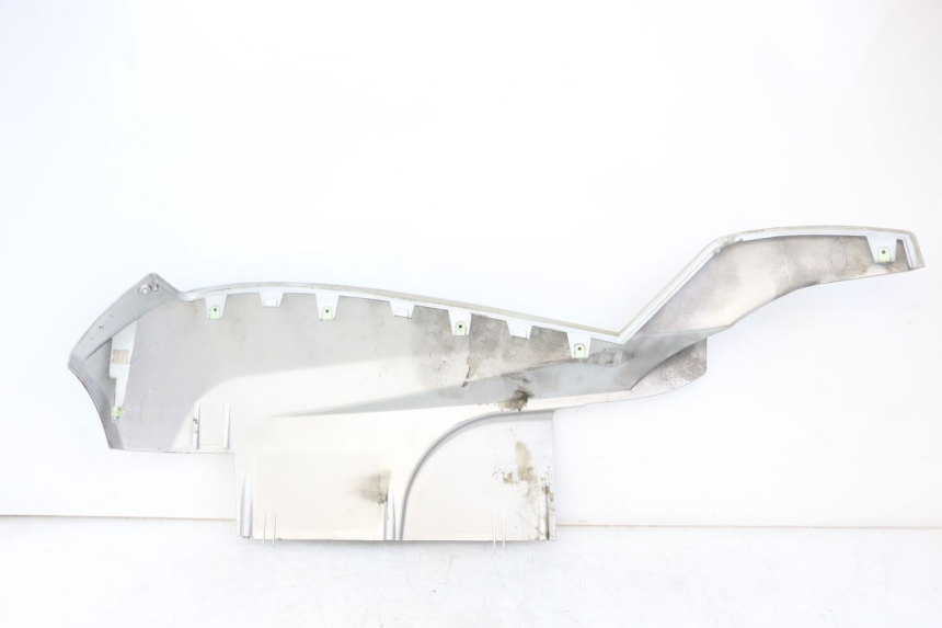 photo de RIGHT BELLY PANEL PEUGEOT SATELIS 125 (2010 - 2012) - Technical close-up