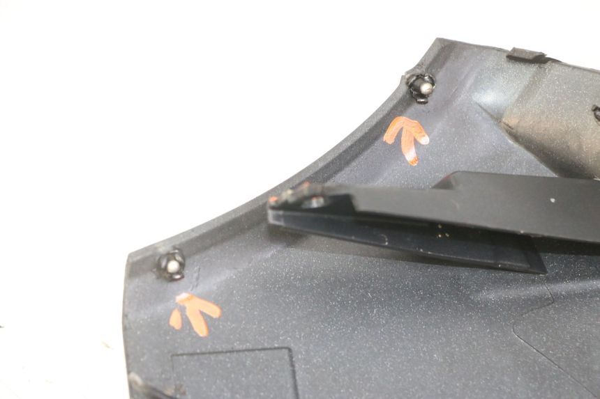 photo de RIGHT BELLY PANEL PEUGEOT SATELIS 125 (2013 - 2018) - Fixing points details