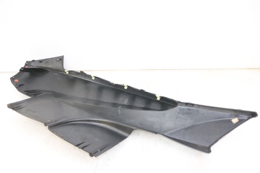 photo de RIGHT BELLY PANEL PEUGEOT SATELIS 125 (2013 - 2018) - Surface and material condition