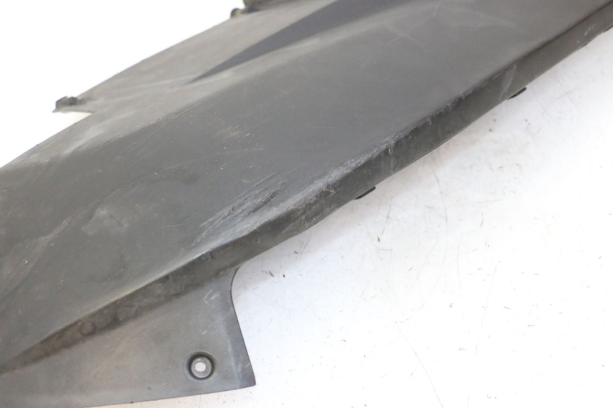 photo de RIGHT LOWER SIDE PANEL PEUGEOT SATELIS 125 (2006 - 2009) - Technical close-up