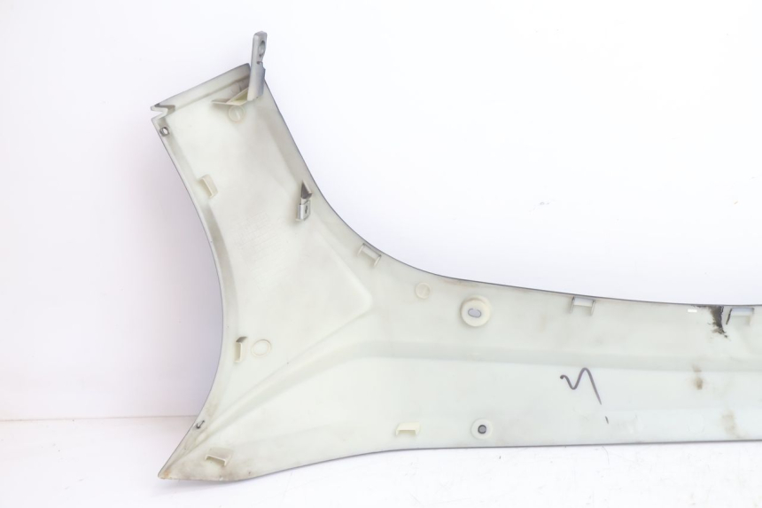photo de RIGHT BELLY PANEL VASTRO STREET S 50 (2016 - 2021) - Fixing points details