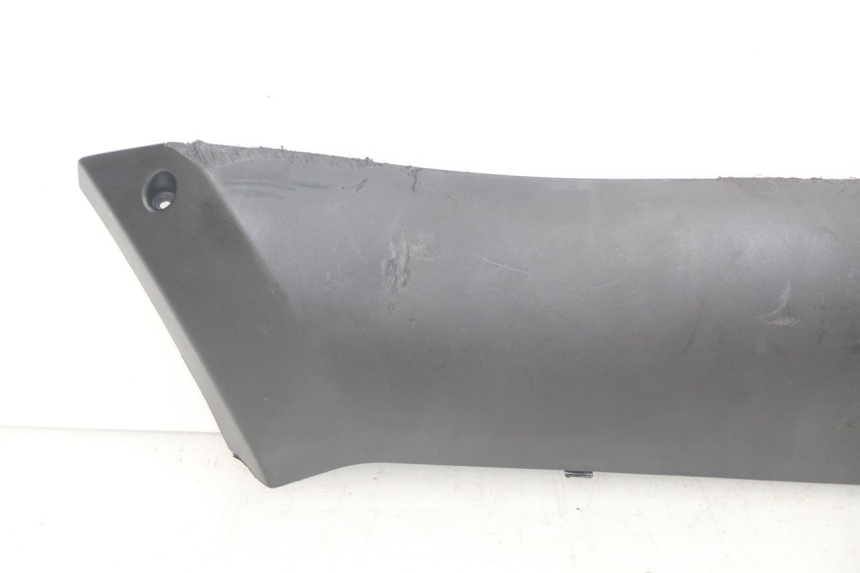 photo de RIGHT LOWER SIDE PANEL PEUGEOT STREETZONE 4T 50 (2018 - 2023) - Surface and material condition