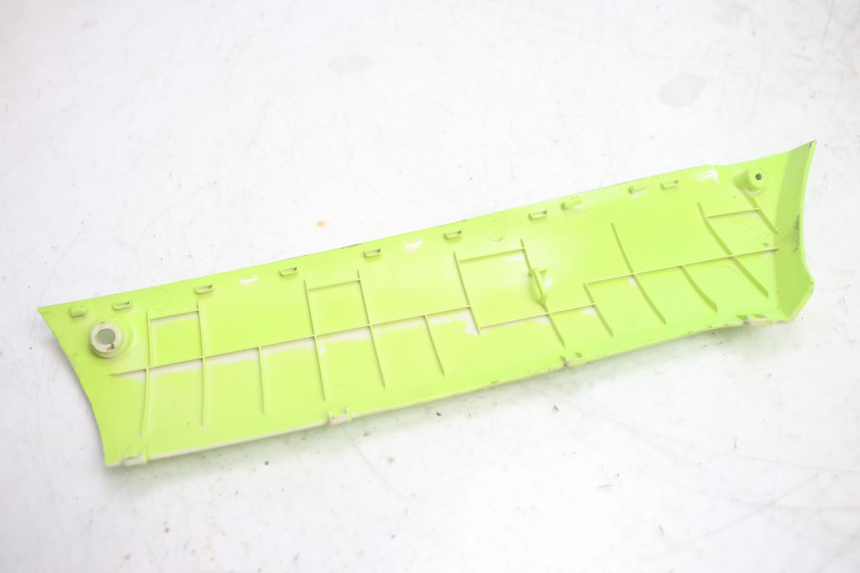 photo de RIGHT BELLY PANEL PEUGEOT STREETZONE NAKED 2T 50 (2014 - 2018) - Surface and material condition