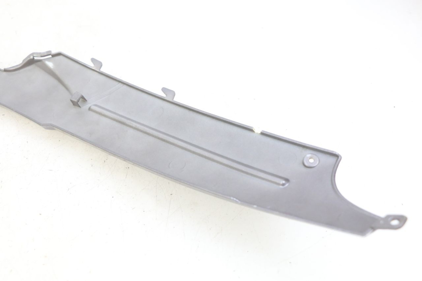 photo de RIGHT LOWER SIDE PANEL PEUGEOT V-CLIC VCLIC 50 (2007 - 2013) - Fixing points details