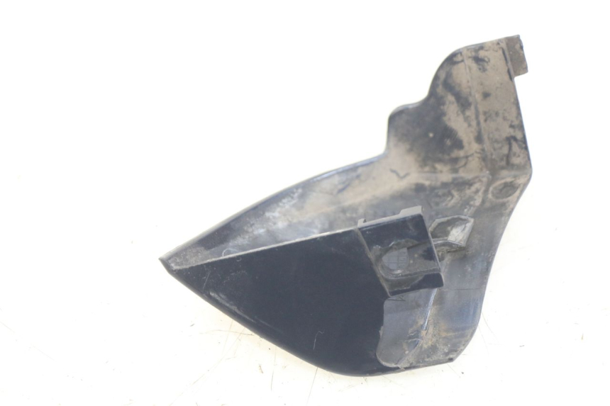 photo de RIGHT LOWER SIDE PANEL PIAGGIO VESPA LXV 125 (2006 - 2009) - Zoom on usage condition