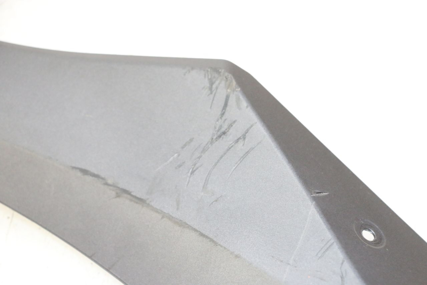 photo de RIGHT BELLY PANEL YAMAHA XMAX X-MAX 125 (2021 - 2025) - Fixing points details