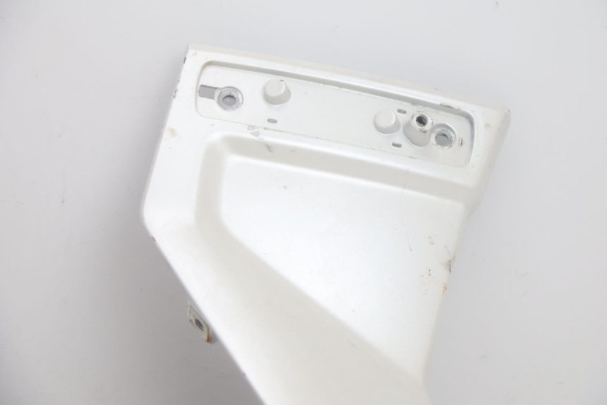 photo de RIGHT LOWER SIDE PANEL YAMAHA XMAX X-MAX 125 (2006 - 2009) - Technical close-up