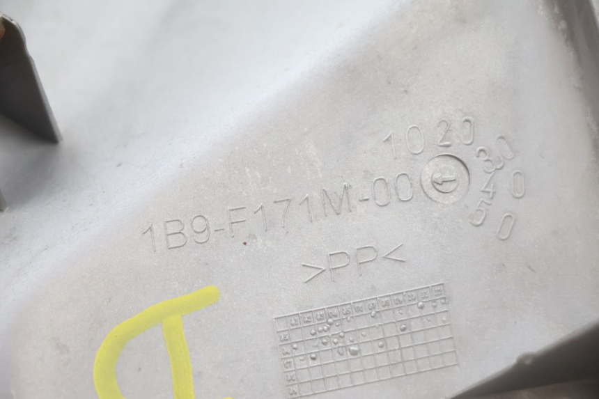 photo de RIGHT LOWER SIDE PANEL YAMAHA XMAX X-MAX 125 (2006 - 2009) - Markings and original references