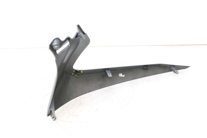 photo de RIGHT BELLY PANEL YAMAHA X-MAX XMAX 125 (2010 - 2013) - Distinctive features