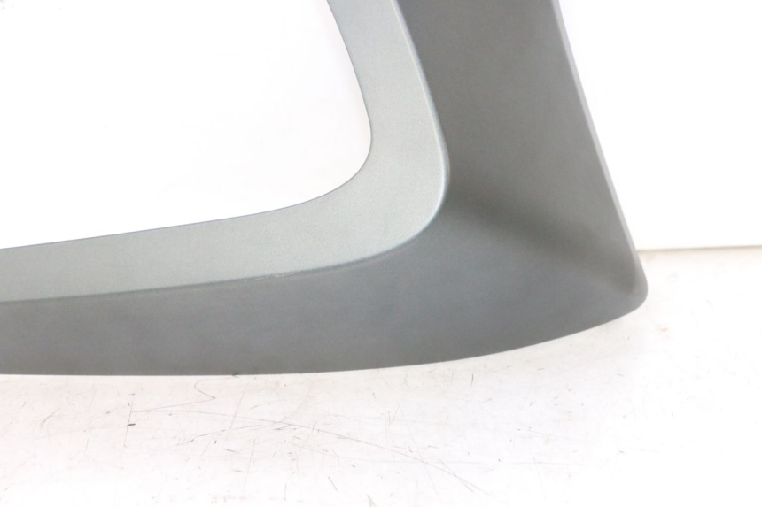 photo de RIGHT BELLY PANEL YAMAHA X-MAX XMAX 125 (2010 - 2013) - Zoom on usage condition