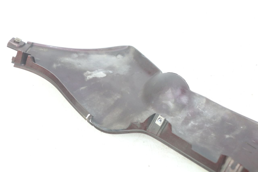 photo de RIGHT LOWER SIDE PANEL PIAGGIO X8 125 (2004 - 2007) - Zoom on usage condition