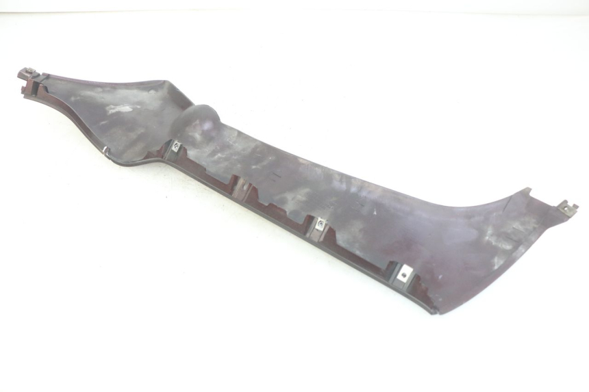 photo de RIGHT LOWER SIDE PANEL PIAGGIO X8 125 (2004 - 2007) - Technical close-up