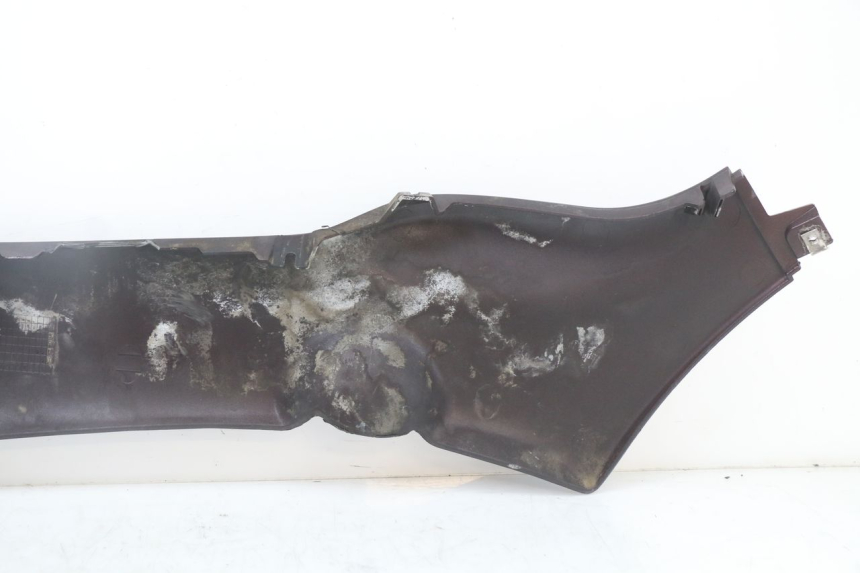 photo de RIGHT LOWER SIDE PANEL PIAGGIO X8 125 (2004 - 2007) - Fixing points details