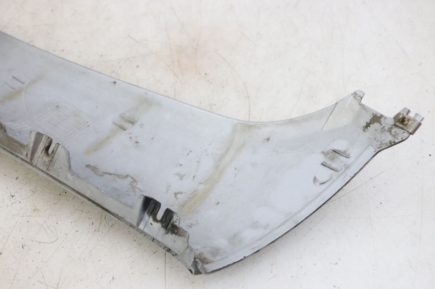 photo de RIGHT LOWER SIDE PANEL PIAGGIO X8 125 (2004 - 2007) - Alternative perspective