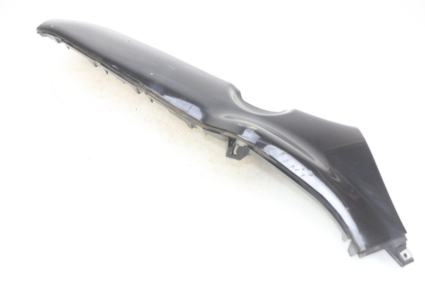 photo de RIGHT LOWER SIDE PANEL PIAGGIO XEVO - X EVO 125 (2007 - 2017) - Zoom on usage condition