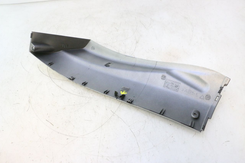 photo de RIGHT LOWER SIDE PANEL YAMAHA YP MAJESTY 125 (2002 - 2006) - Additional view of the item