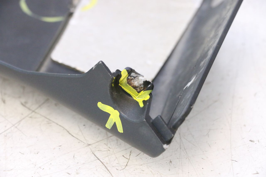 photo de RIGHT BELLY PANEL YAMAHA YZF R6 600 (2008 - 2009) - Focus on structure