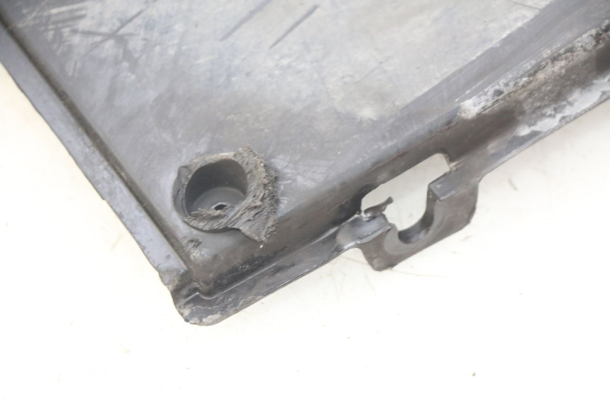 photo de LOWER BODY SHELL HONDA FES S-WING SWING ABS 125 (2007 - 2015) - Zoom on usage condition