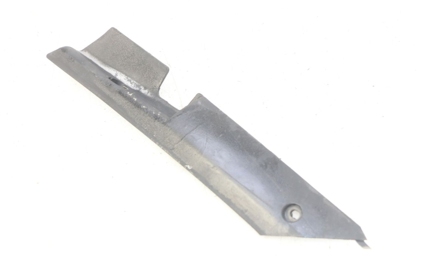 photo de LEFT LOWER FAIRING PGO BIG MAX 50 (2001 - 2009) - Zoom on usage condition