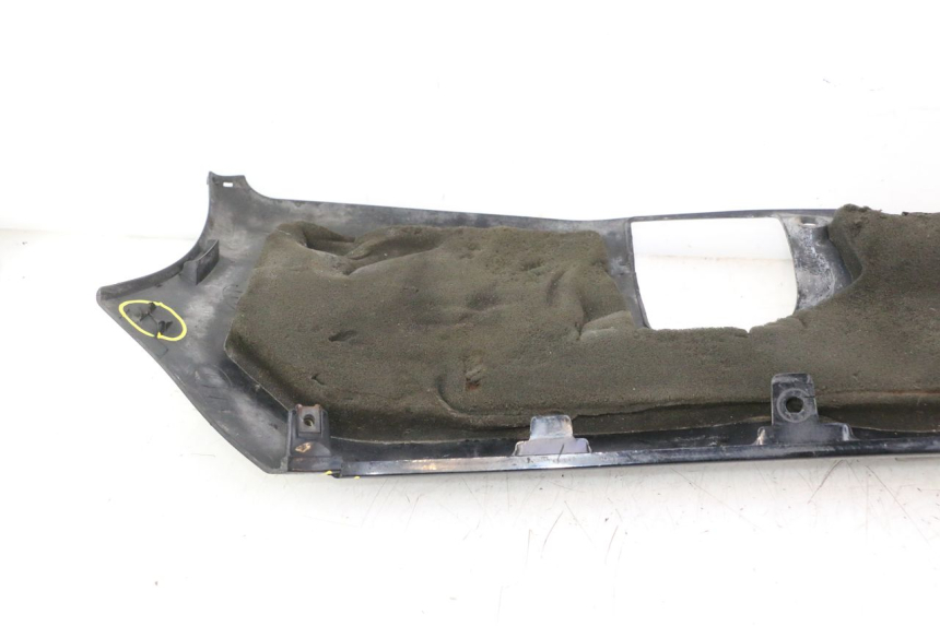 photo de LEFT BELLY PANEL SUZUKI BURGMAN EXECUTIVE ABS 650 (2006 - 2012) - Fixing points details