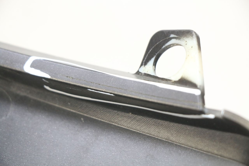 photo de LEFT LOWER FAIRING PEUGEOT CITYSTAR 125 (2011 - 2017) - Fixing points details