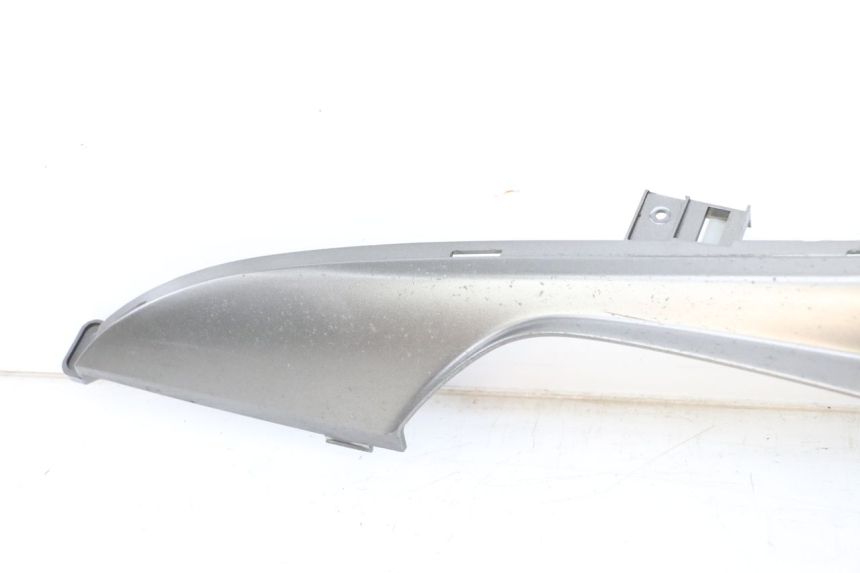 photo de LEFT LOWER FAIRING KYMCO DINK STREET 125 (2009 - 2014) - Fixing points details