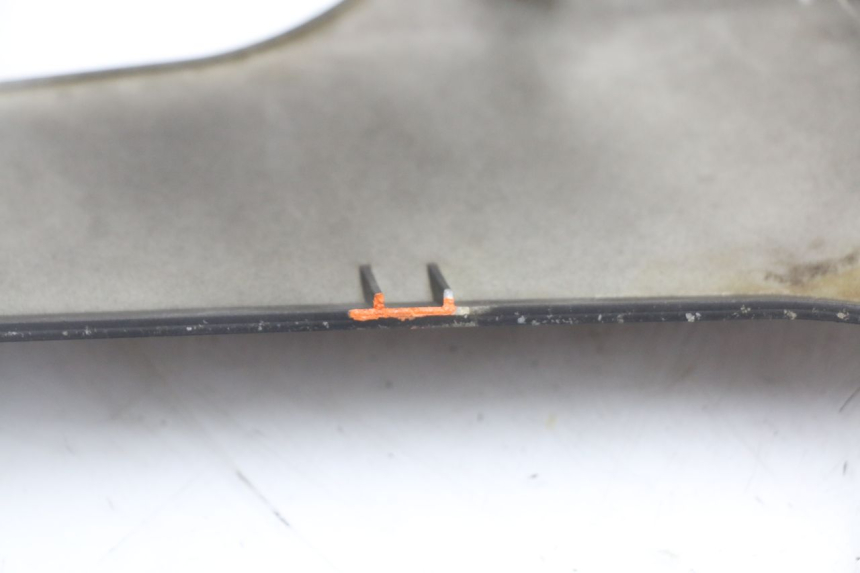 photo de LEFT BELLY PANEL LONGJIA EASY MAX 125 (2020 - 2024) - Fixing points details