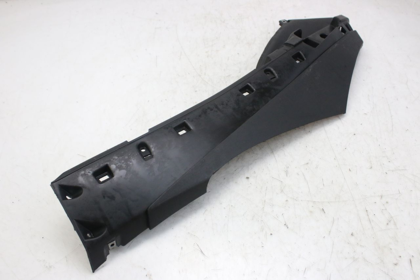 photo de LEFT LOWER FAIRING PIAGGIO FLY 4T 50 (2013 - 2017) - Fixing points details