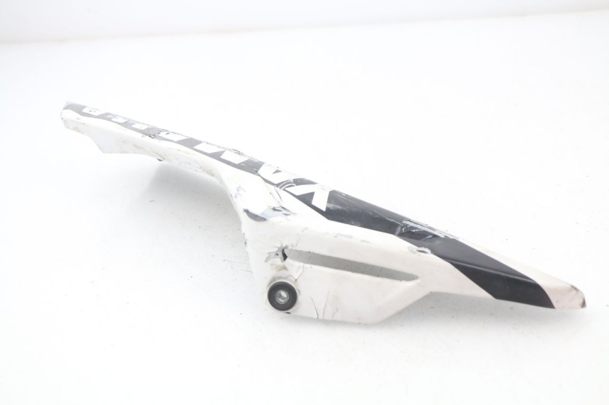 photo de LEFT BELLY PANEL YAMAHA FZ8 800 (2010 - 2016) - Fixing points details