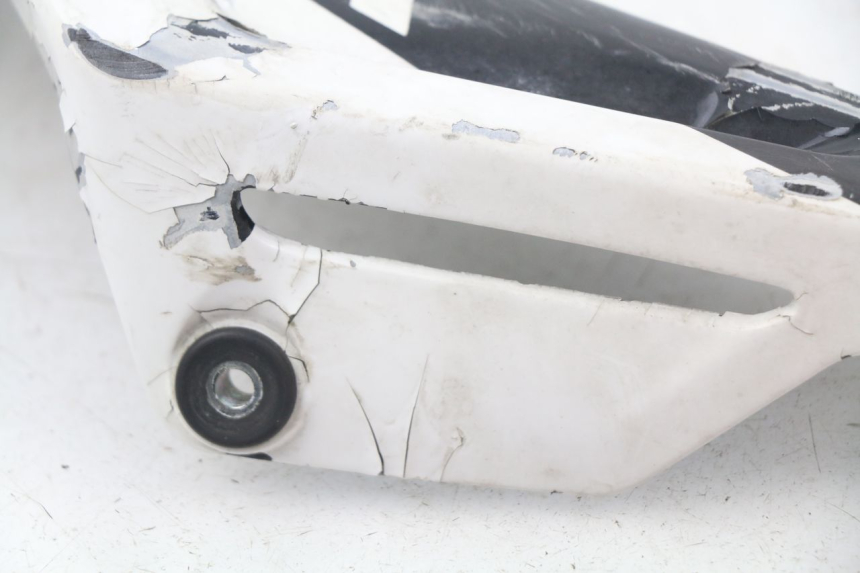 photo de LEFT BELLY PANEL YAMAHA FZ8 800 (2010 - 2016) - Surface and material condition