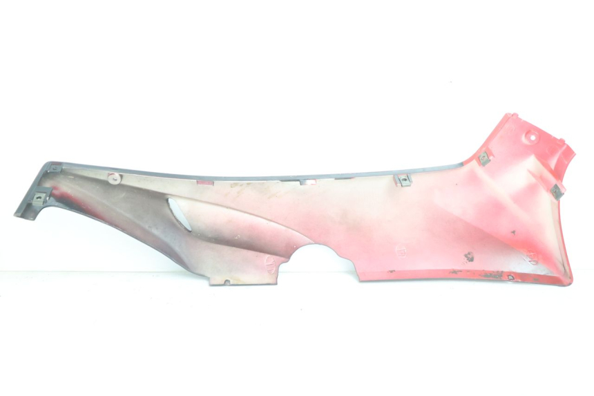 photo de LEFT BELLY PANEL VASTRO GP 2T 50 (2013 - 2017) - Fixing points details