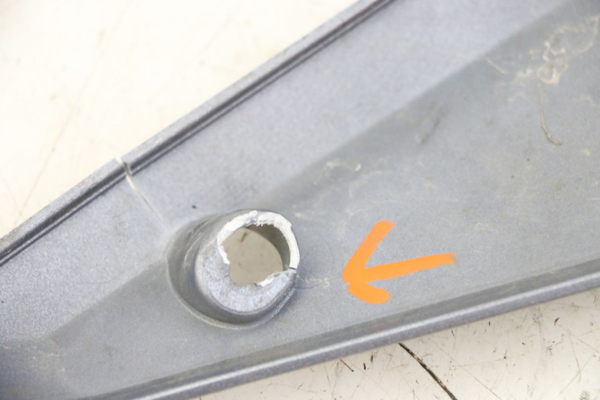 photo de LEFT BELLY PANEL SYM JOYMAX 125 (2010 - 2017) - Fixing points details