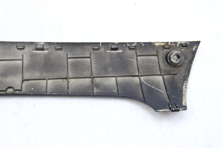 photo de LEFT LOWER FAIRING PEUGEOT KISBEE 2T 50 (2018 - 2022) - Technical close-up