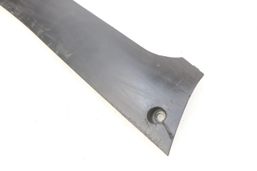 photo de LEFT LOWER FAIRING PEUGEOT KISBEE 4T 50 (2010 - 2017) - Technical close-up