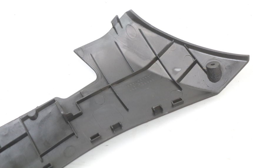 photo de LEFT LOWER FAIRING PEUGEOT KISBEE 4T 50 (2010 - 2017) - Surface and material condition