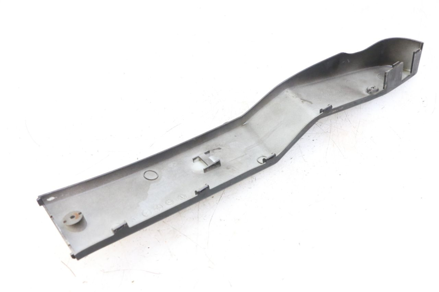 photo de LEFT BELLY PANEL KYMCO PEOPLE S 125 (2000 - 2008) - Zoom on usage condition