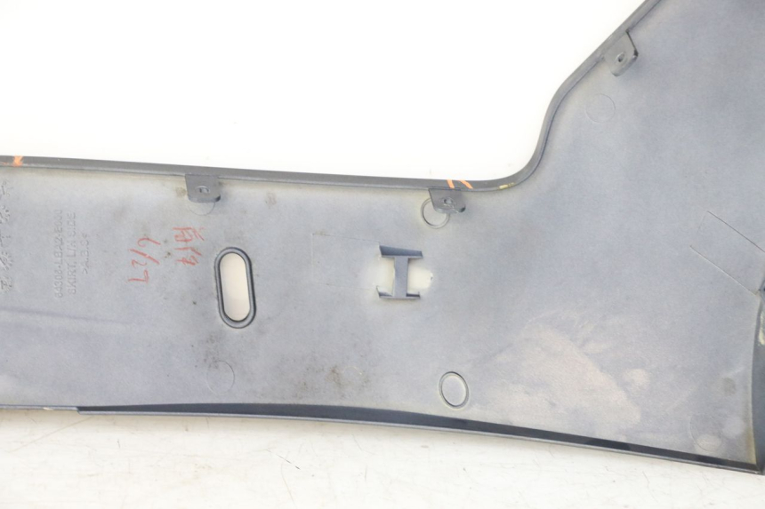 photo de LEFT BELLY PANEL KYMCO XCITING 500 (2007 - 2010) - Zoom on usage condition