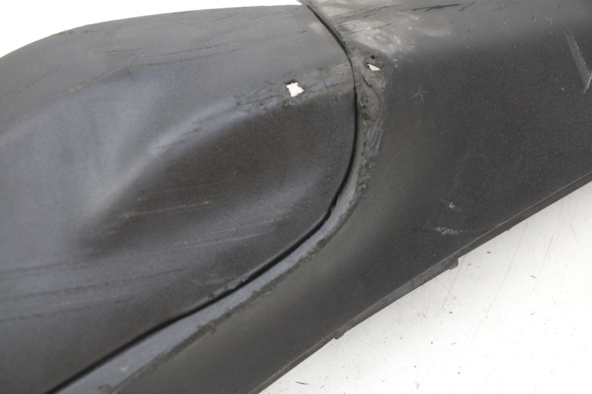 photo de LEFT LOWER FAIRING PIAGGIO LIBERTY IGET 4T 50 (2015 - 2020) - Fixing points details