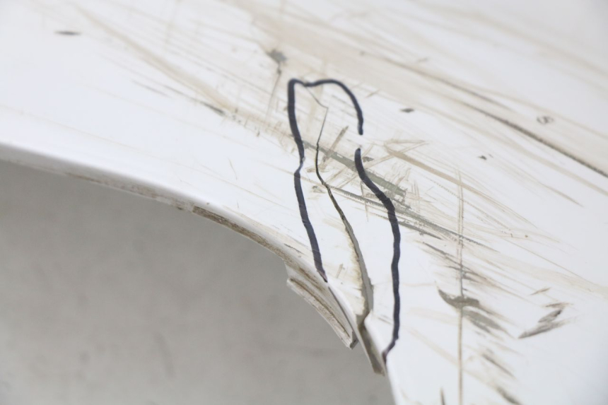 photo de LEFT BELLY PANEL KYMCO LIKE 2T 50 (2009 - 2018) - Surface and material condition