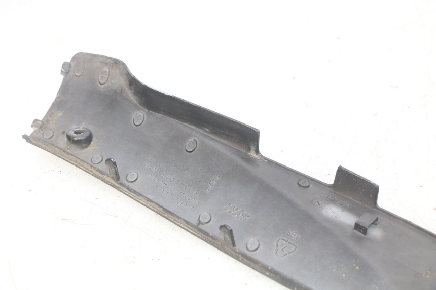 photo de LEFT LOWER FAIRING SYM MIO 50 (2011 - 2017) - Zoom on usage condition