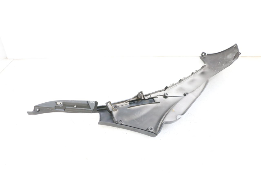 photo de LEFT BELLY PANEL PIAGGIO MP3 HPE 350 (2018 - 2020) - Fixing points details