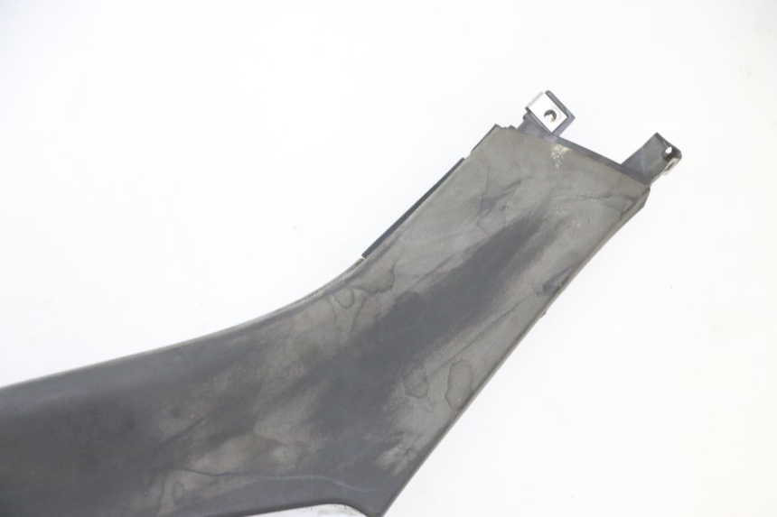 photo de LEFT LOWER FAIRING PIAGGIO MP3 LT 300 (2010 - 2016) - Distinctive features