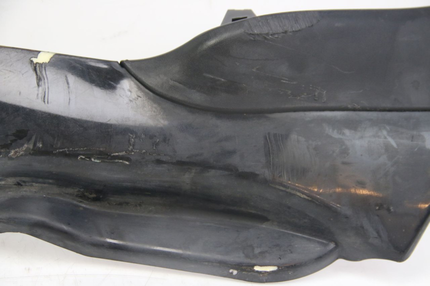 photo de LEFT LOWER FAIRING PIAGGIO MP3 125 (2006 - 2014) - Zoom on usage condition