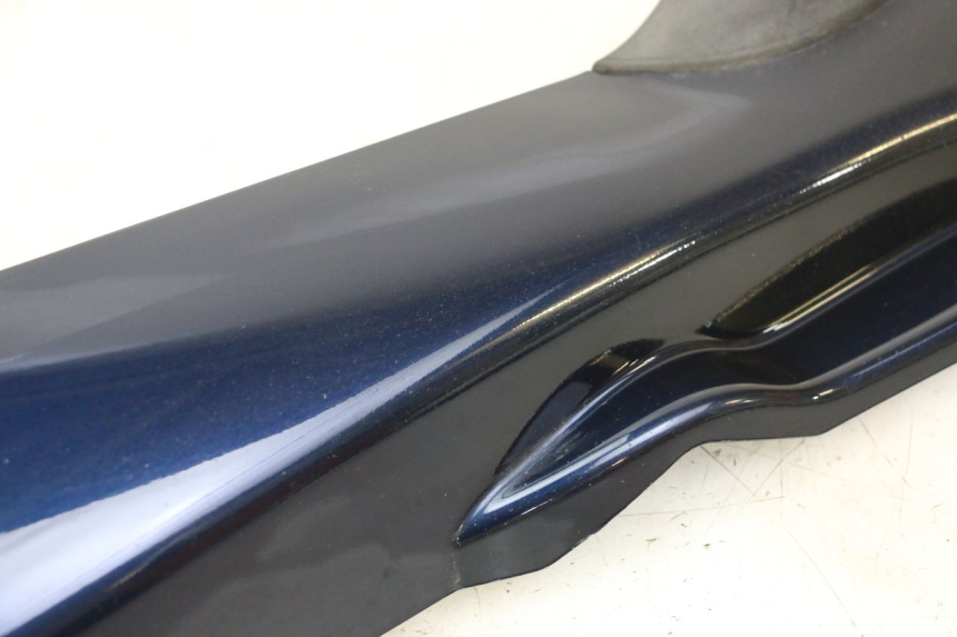 photo de LEFT BELLY PANEL PIAGGIO MP3 RL 250 (2006 - 2010) - Zoom on usage condition