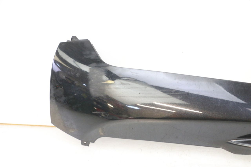 photo de LEFT LOWER FAIRING PIAGGIO MP3 125 (2006 - 2014) - Surface and material condition