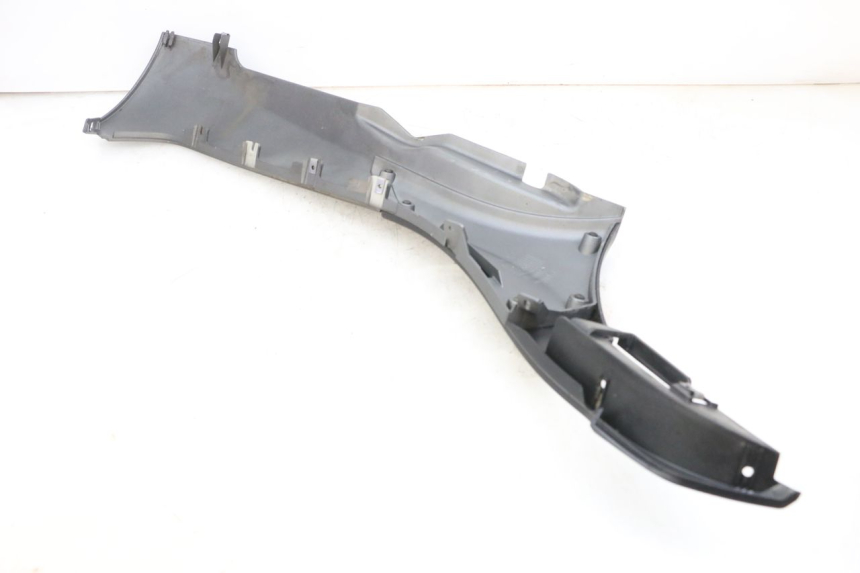photo de LEFT BELLY PANEL PIAGGIO MP3 500 (2016 - 2018) - Zoom on usage condition