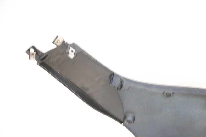 photo de LEFT BELLY PANEL PIAGGIO MP3 RL 250 (2006 - 2010) - Fixing points details