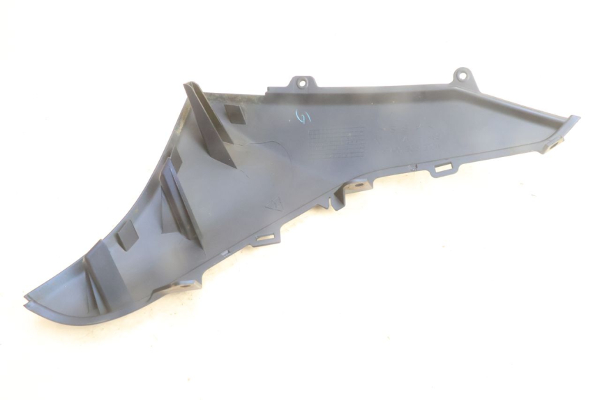 photo de LEFT BELLY PANEL YAMAHA N-MAX NMAX 125 (2021 - 2024) - Surface and material condition